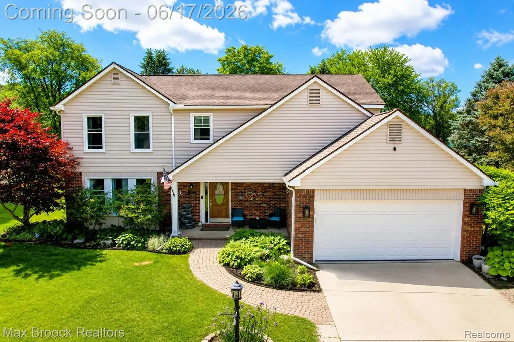 8952 Cynthia Court Commerce Charter Township MI 48382