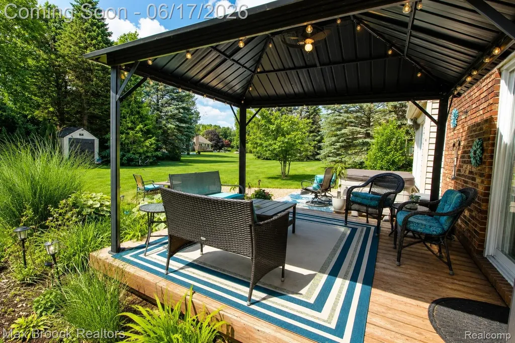 8952 Cynthia Court Commerce Charter Township MI 48382