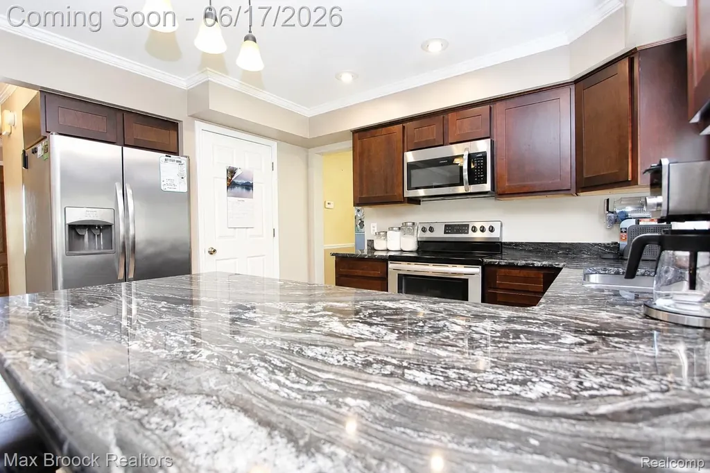 8952 Cynthia Court Commerce Charter Township MI 48382