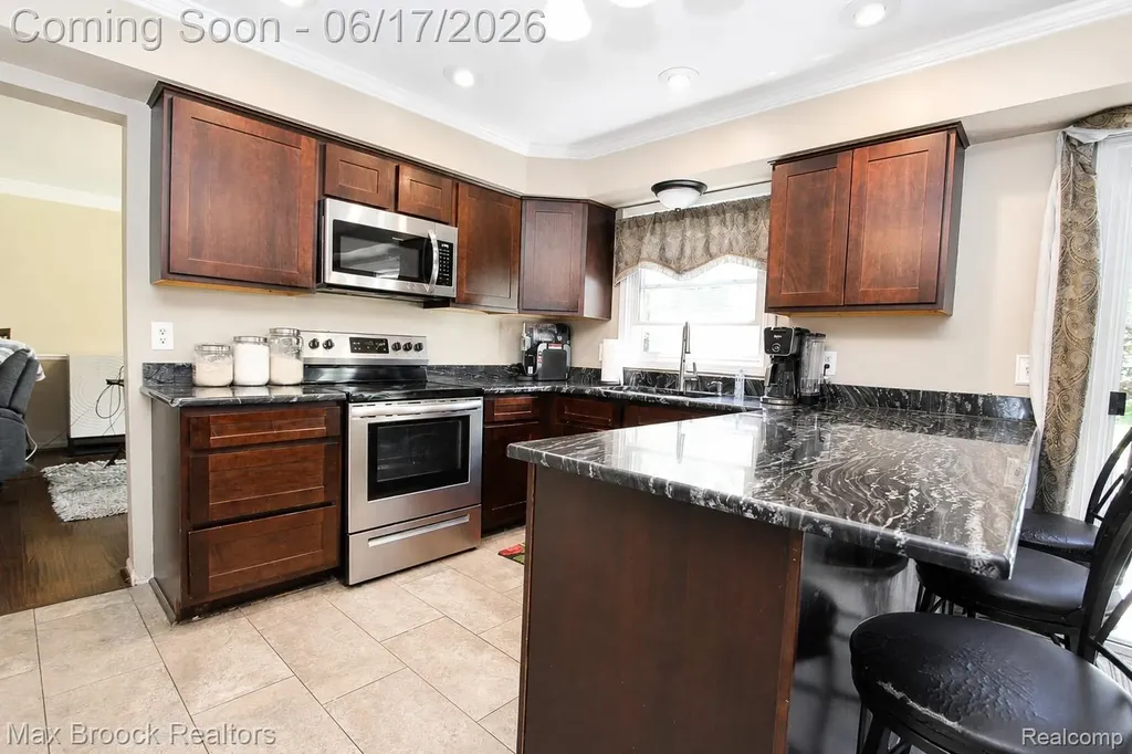 8952 Cynthia Court Commerce Charter Township MI 48382