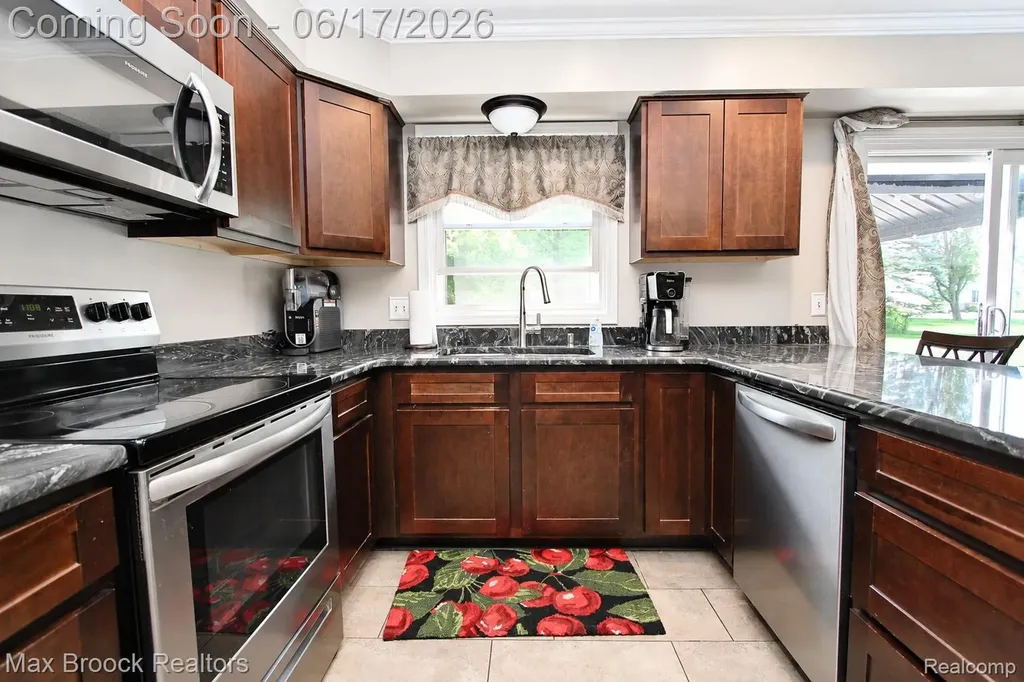 8952 Cynthia Court Commerce Charter Township MI 48382