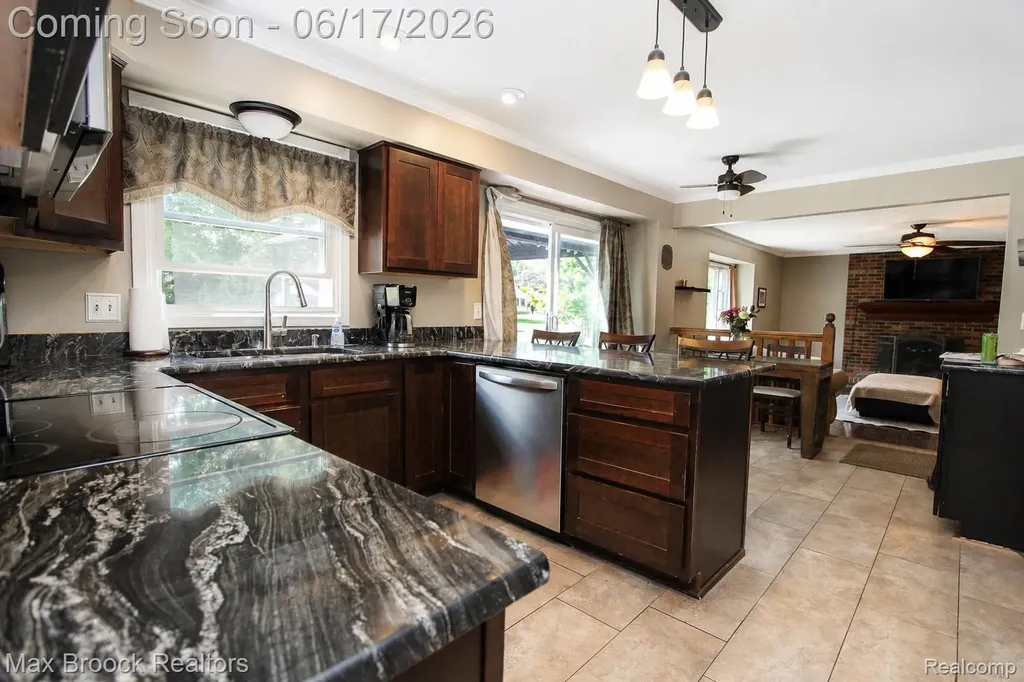 8952 Cynthia Court Commerce Charter Township MI 48382