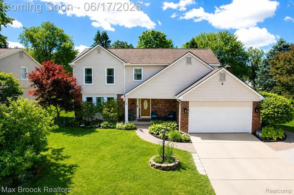 8952 Cynthia Court Commerce Charter Township MI 48382