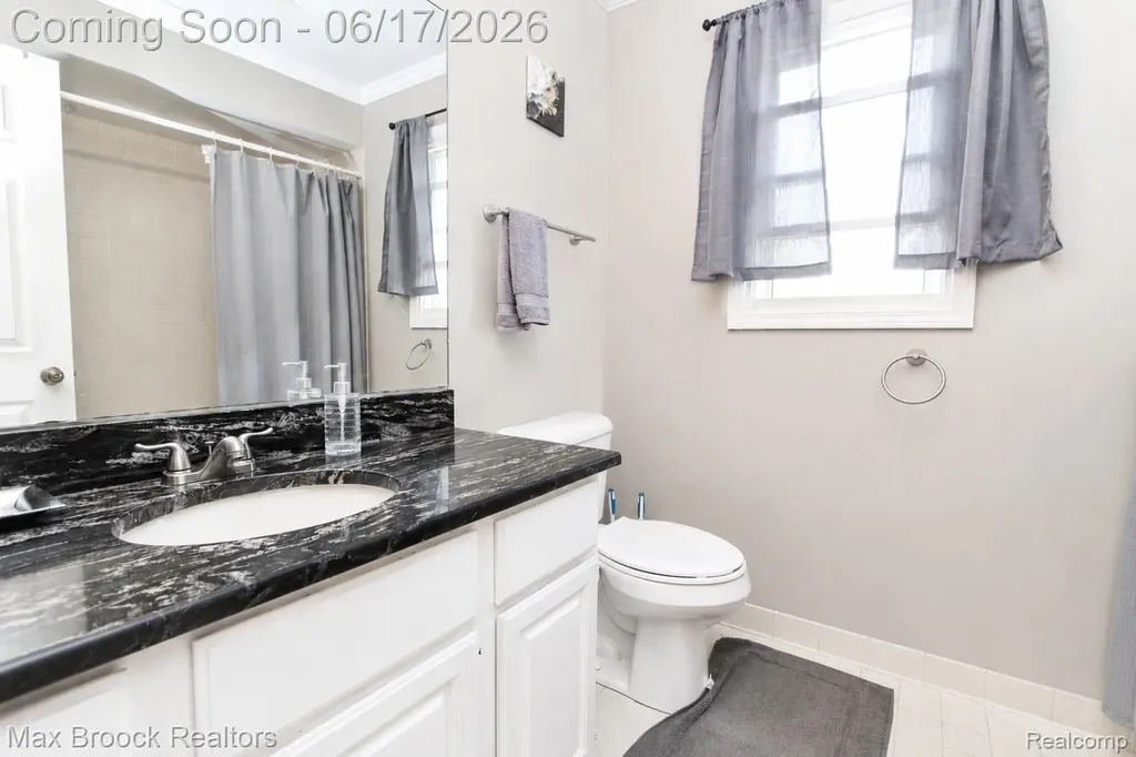 8952 Cynthia Court Commerce Charter Township MI 48382