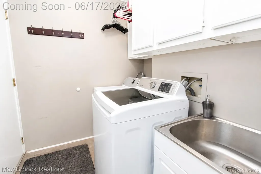 8952 Cynthia Court Commerce Charter Township MI 48382