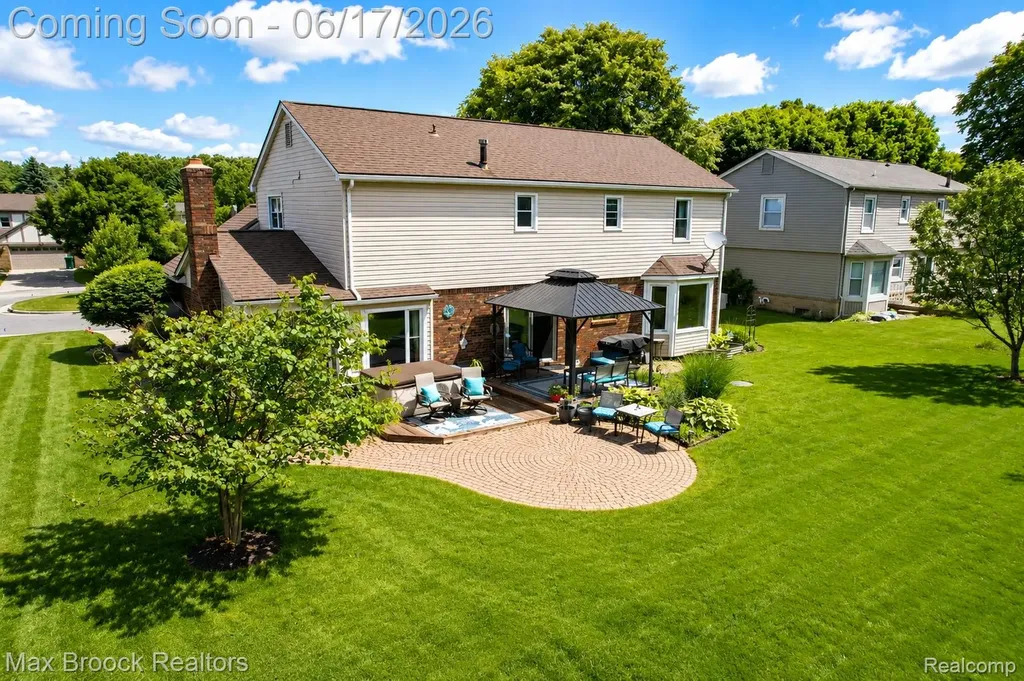 8952 Cynthia Court Commerce Charter Township MI 48382