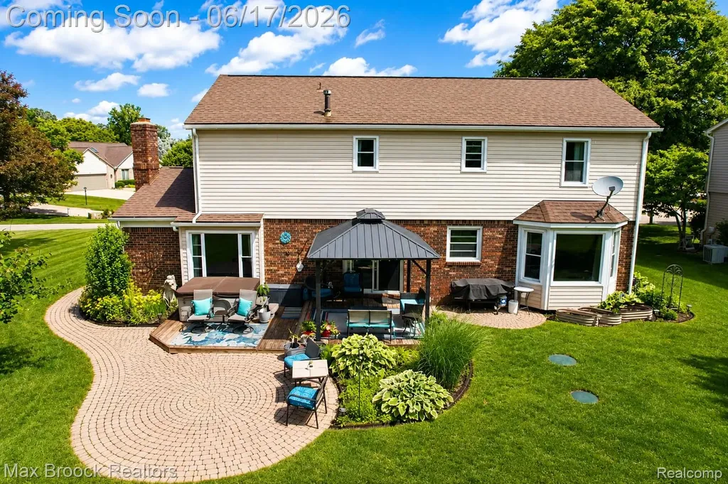 8952 Cynthia Court Commerce Charter Township MI 48382