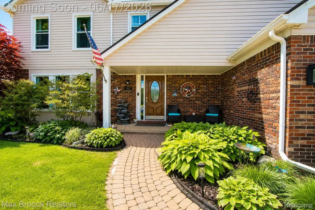 8952 Cynthia Court Commerce Charter Township MI 48382
