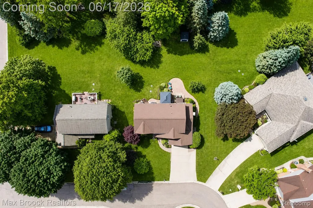 8952 Cynthia Court Commerce Charter Township MI 48382