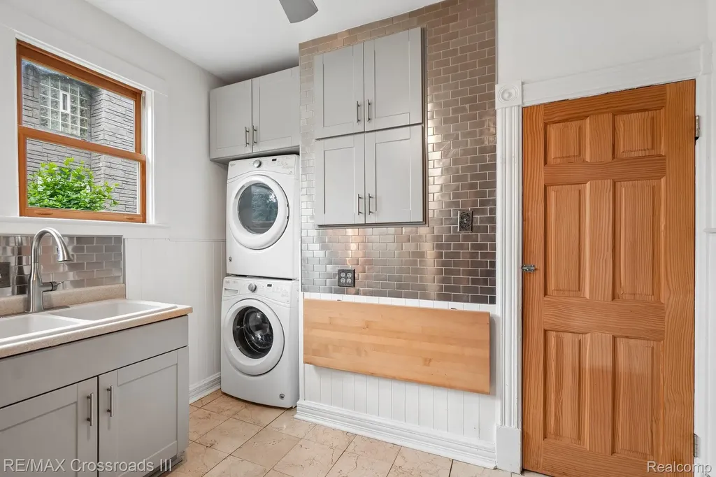 211 Woodward Street Ypsilanti City MI 48197
