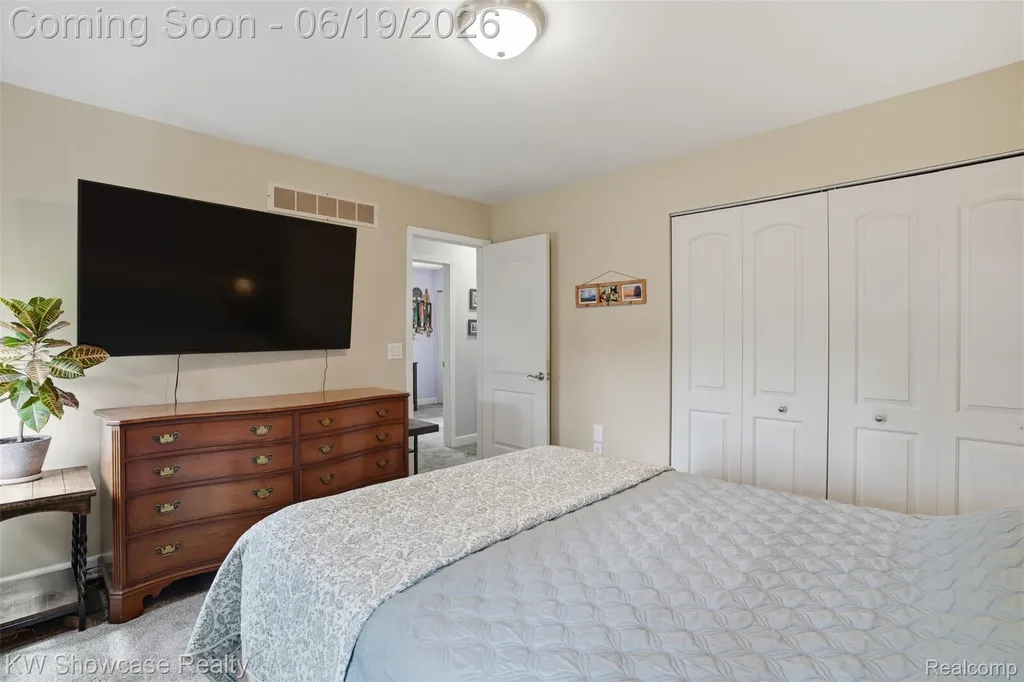 6053 N Bay Springfield Charter Township MI 48346