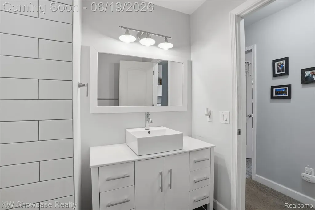 6053 N Bay Springfield Charter Township MI 48346