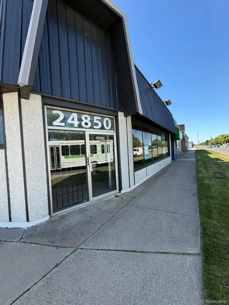 24850 Gratiot Avenue Eastpointe City MI 48021