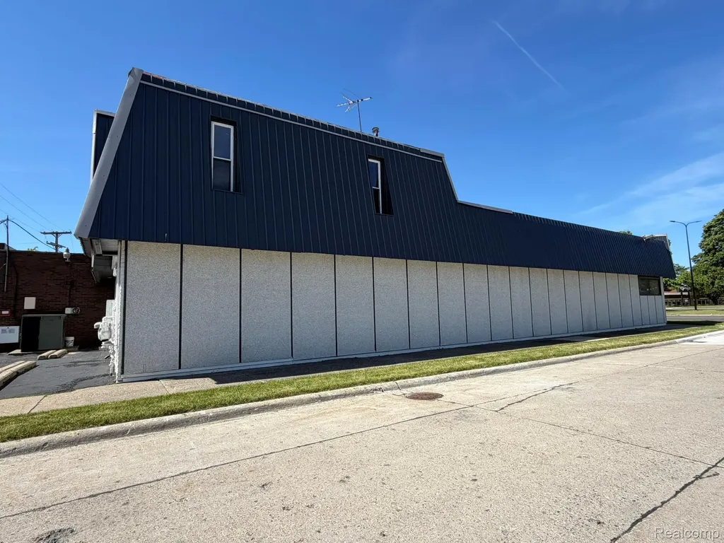 24850 Gratiot Avenue Eastpointe City MI 48021