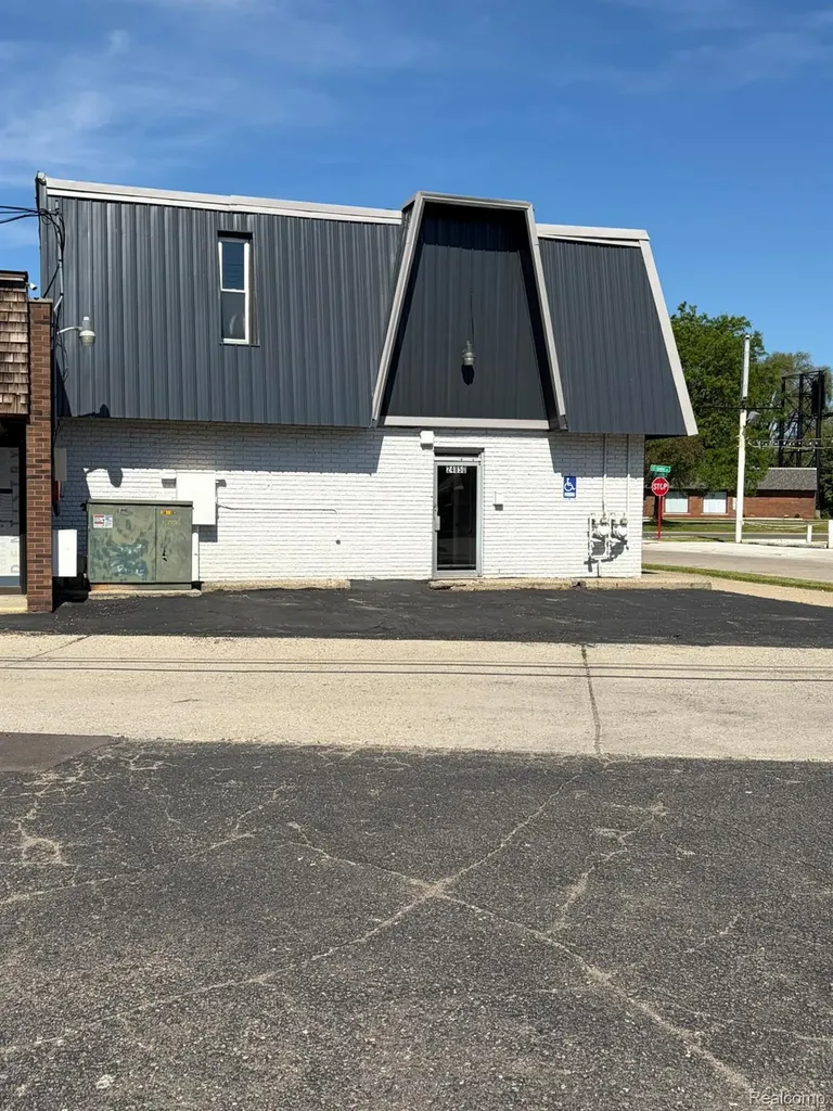 24850 Gratiot Avenue Eastpointe City MI 48021