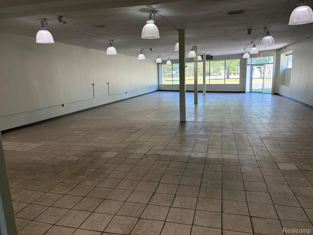 24850 Gratiot Avenue Eastpointe City MI 48021