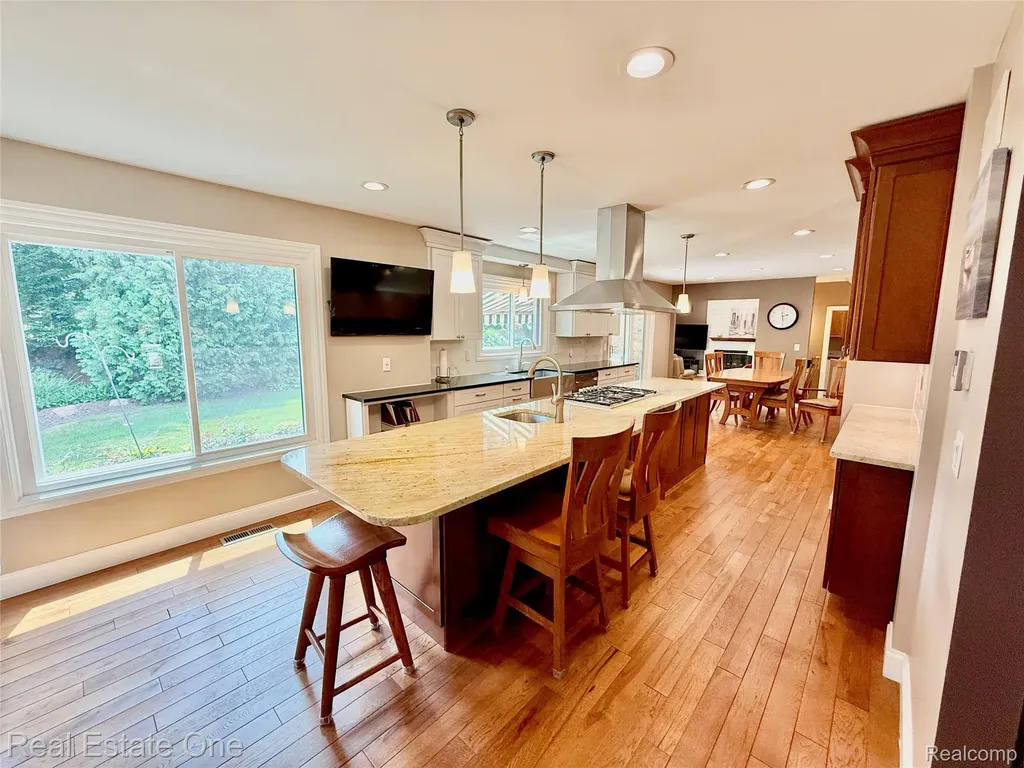 863 Superior Drive Troy City MI 48084
