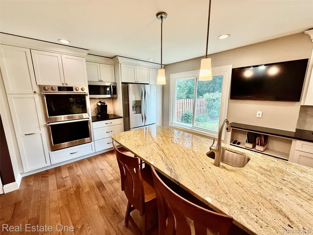 863 Superior Drive Troy City MI 48084