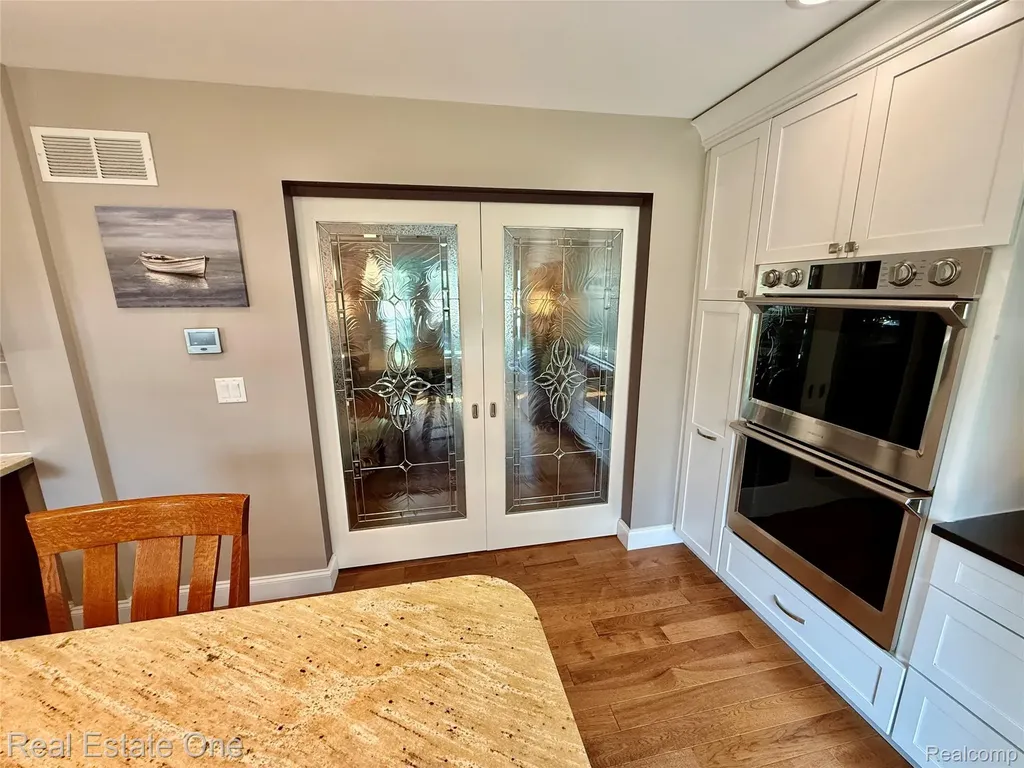 863 Superior Drive Troy City MI 48084