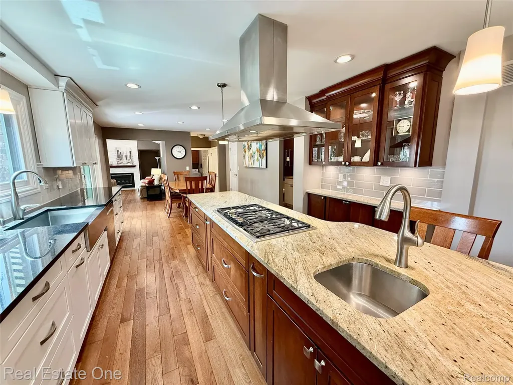 863 Superior Drive Troy City MI 48084