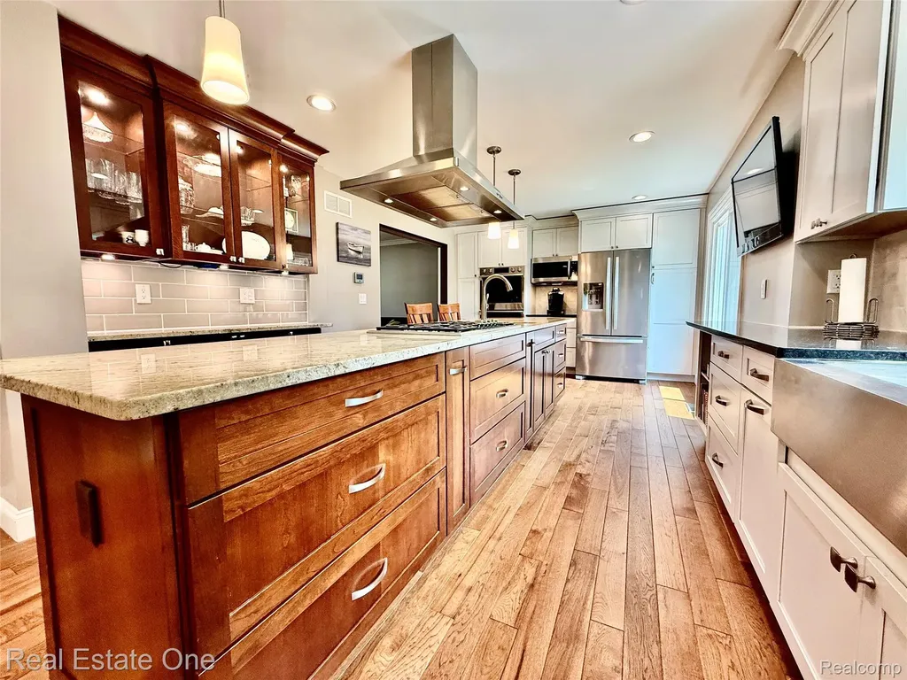 863 Superior Drive Troy City MI 48084