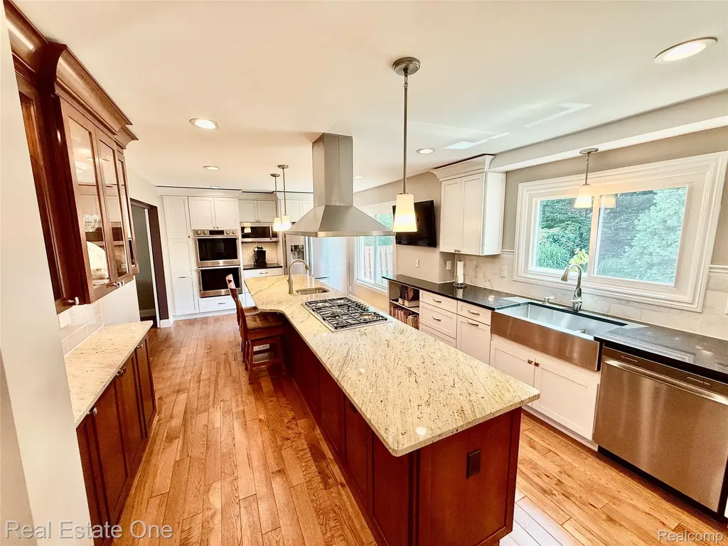 863 Superior Drive Troy City MI 48084