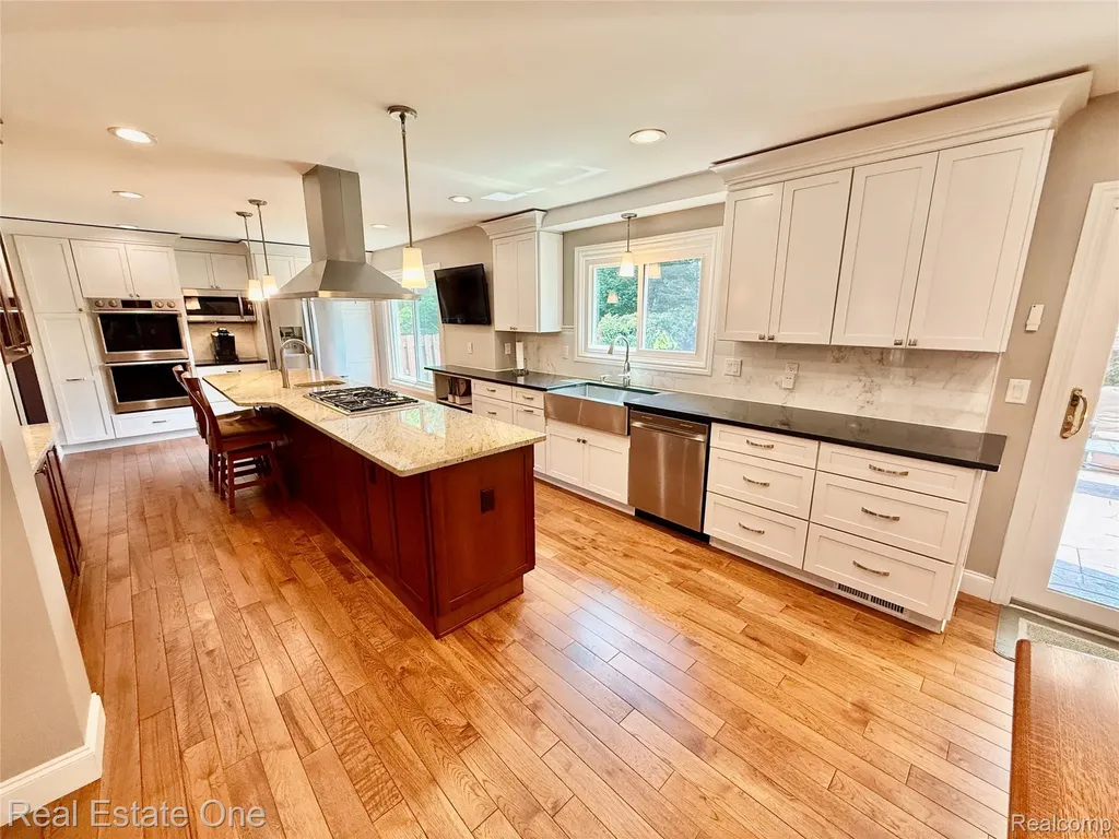 863 Superior Drive Troy City MI 48084