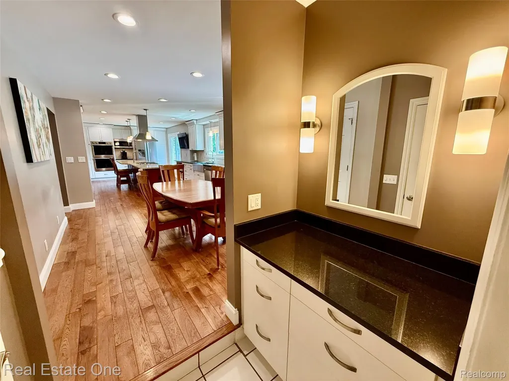 863 Superior Drive Troy City MI 48084