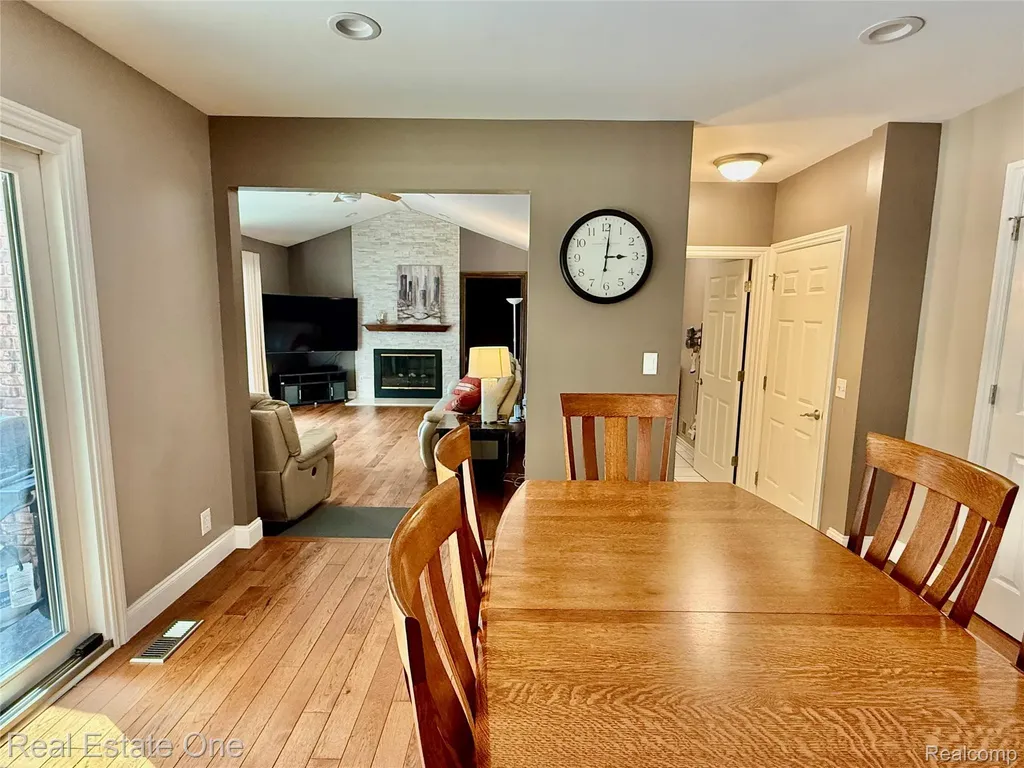 863 Superior Drive Troy City MI 48084