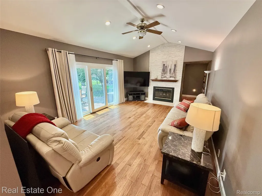 863 Superior Drive Troy City MI 48084