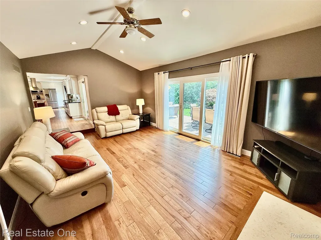 863 Superior Drive Troy City MI 48084
