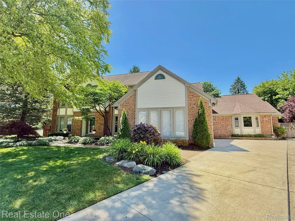 863 Superior Drive Troy City MI 48084