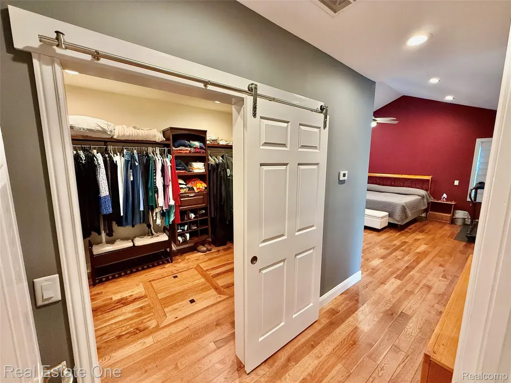 863 Superior Drive Troy City MI 48084