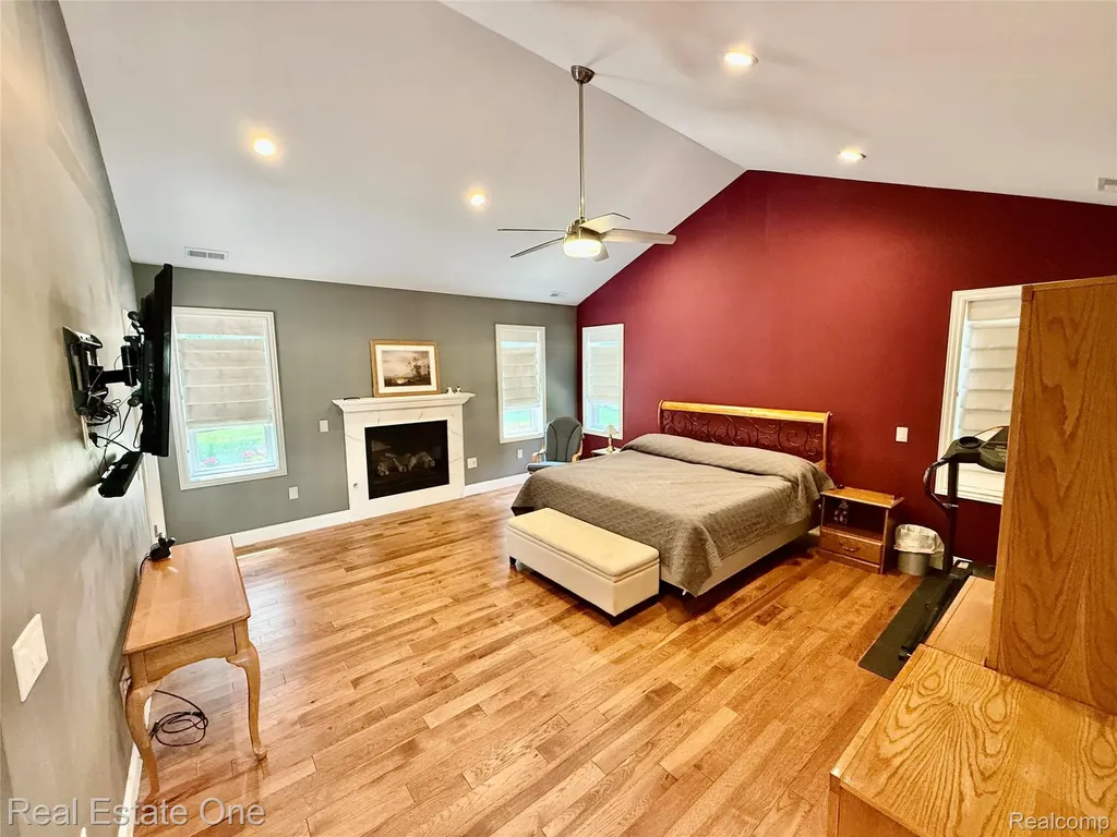 863 Superior Drive Troy City MI 48084