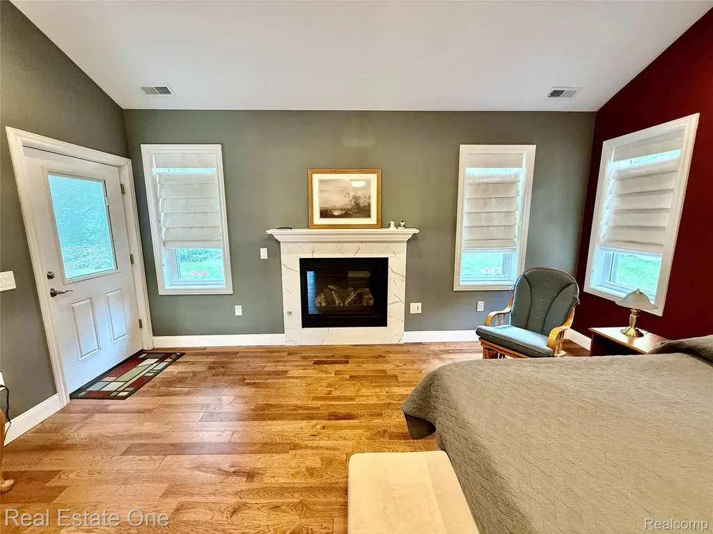 863 Superior Drive Troy City MI 48084
