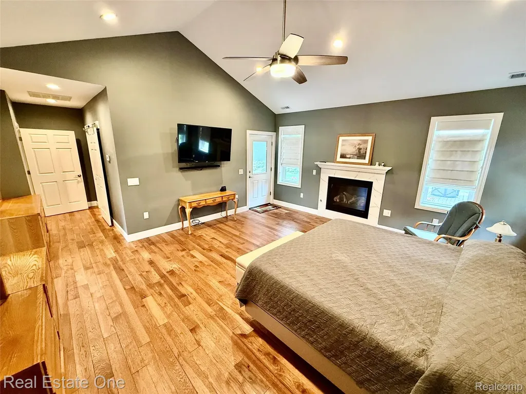 863 Superior Drive Troy City MI 48084