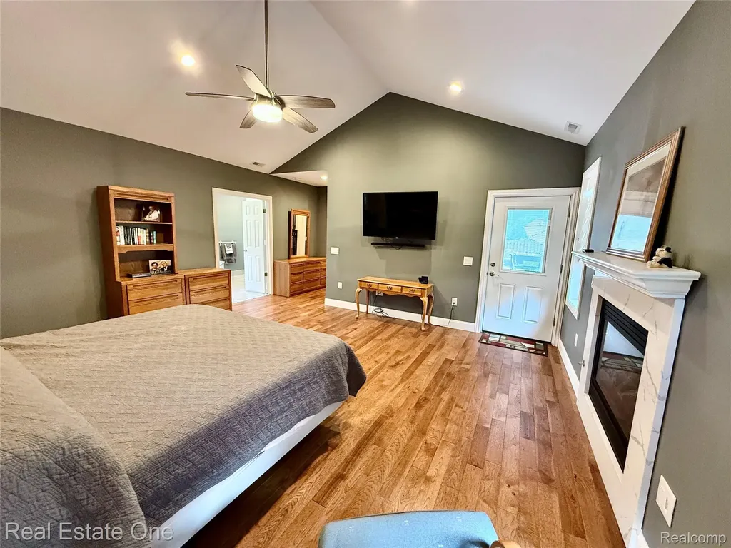 863 Superior Drive Troy City MI 48084