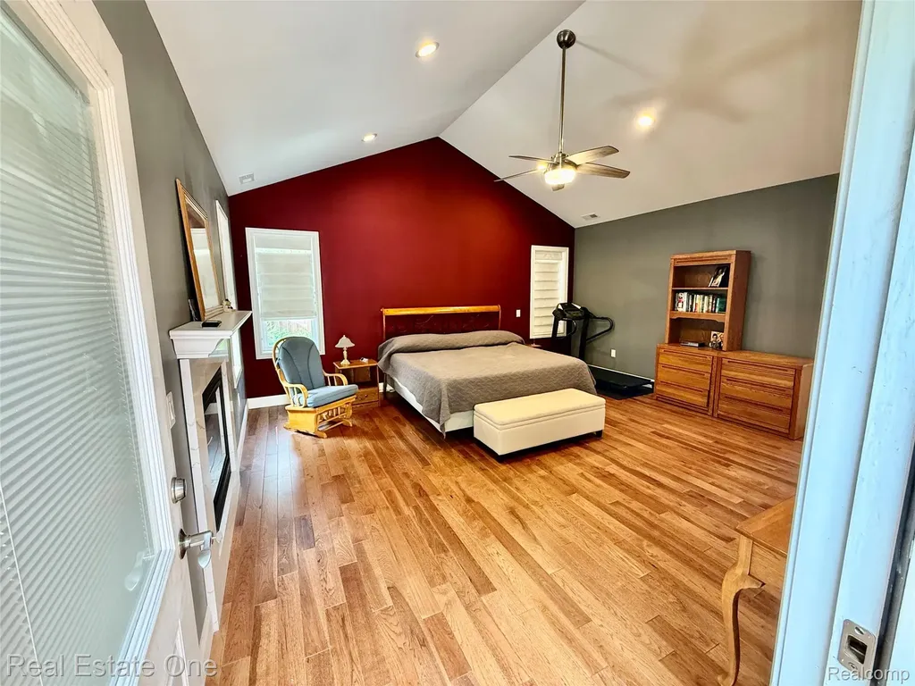 863 Superior Drive Troy City MI 48084