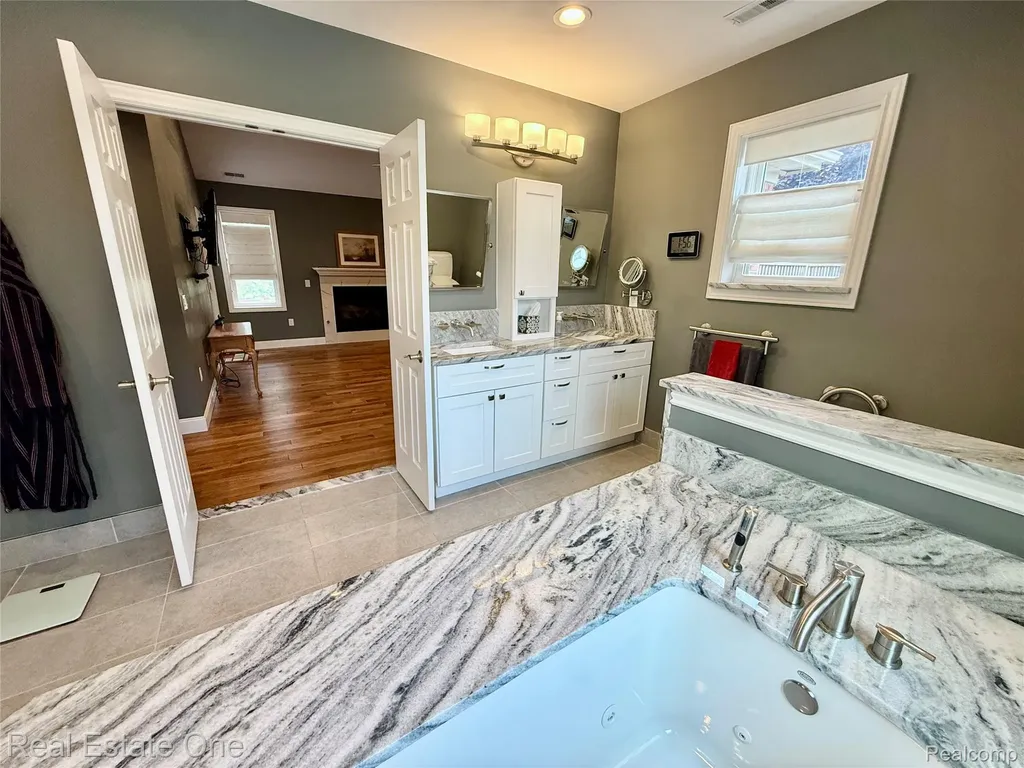 863 Superior Drive Troy City MI 48084