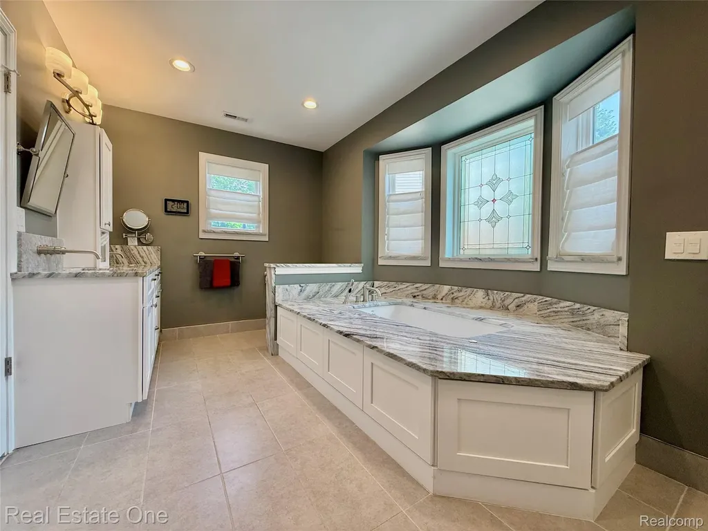 863 Superior Drive Troy City MI 48084