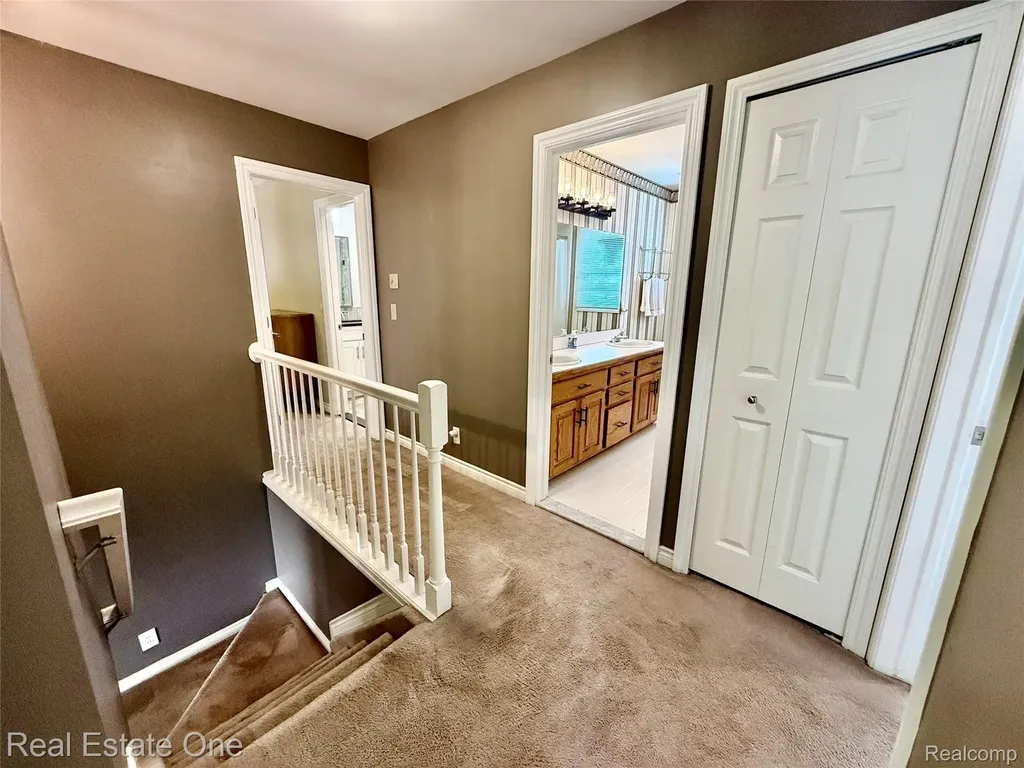 863 Superior Drive Troy City MI 48084