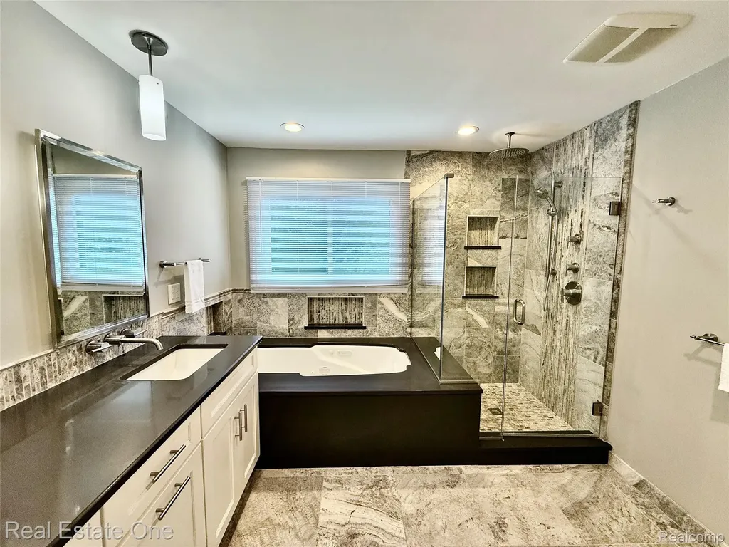 863 Superior Drive Troy City MI 48084