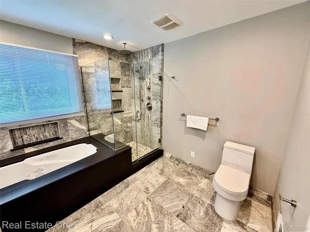 863 Superior Drive Troy City MI 48084