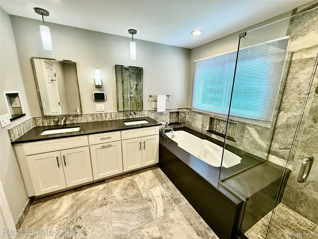 863 Superior Drive Troy City MI 48084