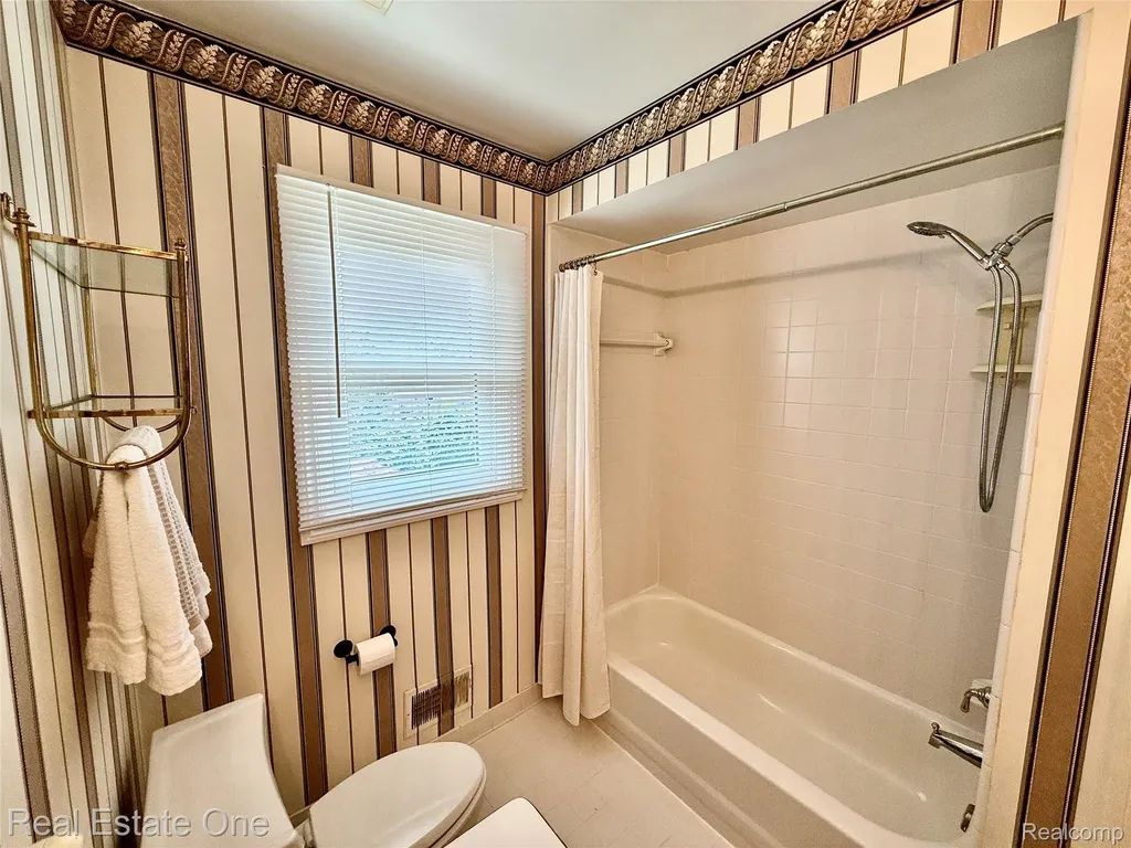 863 Superior Drive Troy City MI 48084