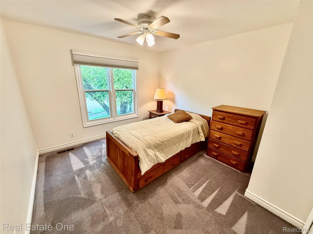 863 Superior Drive Troy City MI 48084