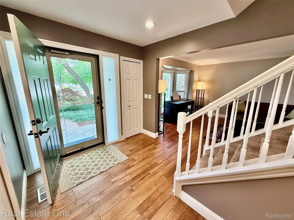 863 Superior Drive Troy City MI 48084