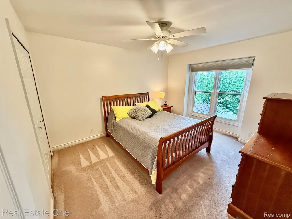 863 Superior Drive Troy City MI 48084