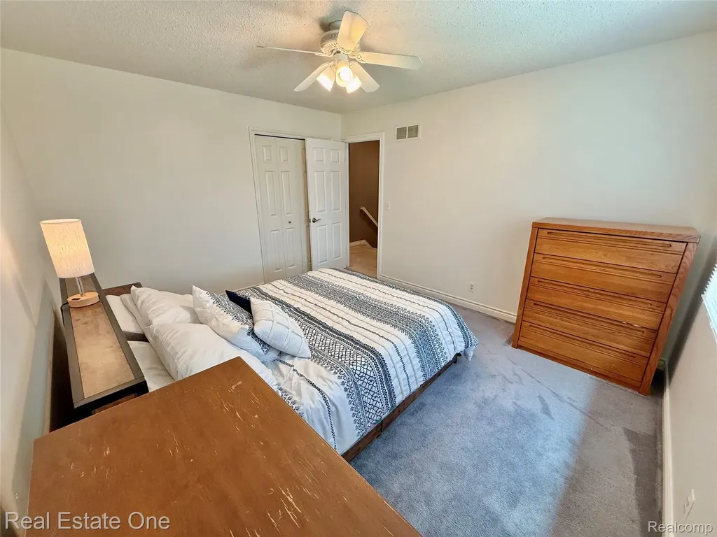 863 Superior Drive Troy City MI 48084