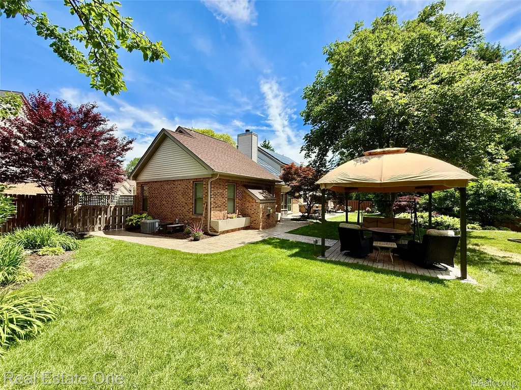 863 Superior Drive Troy City MI 48084
